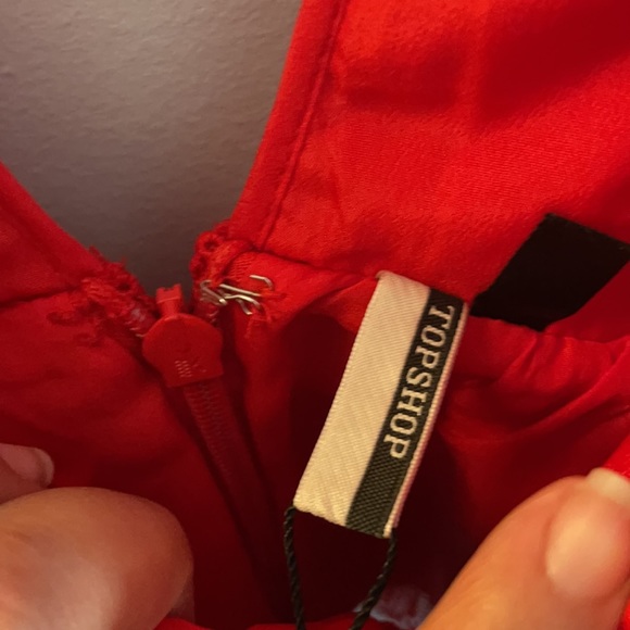 TOPSHOP Plunge Lace Peplum Top - Picture 7 of 8